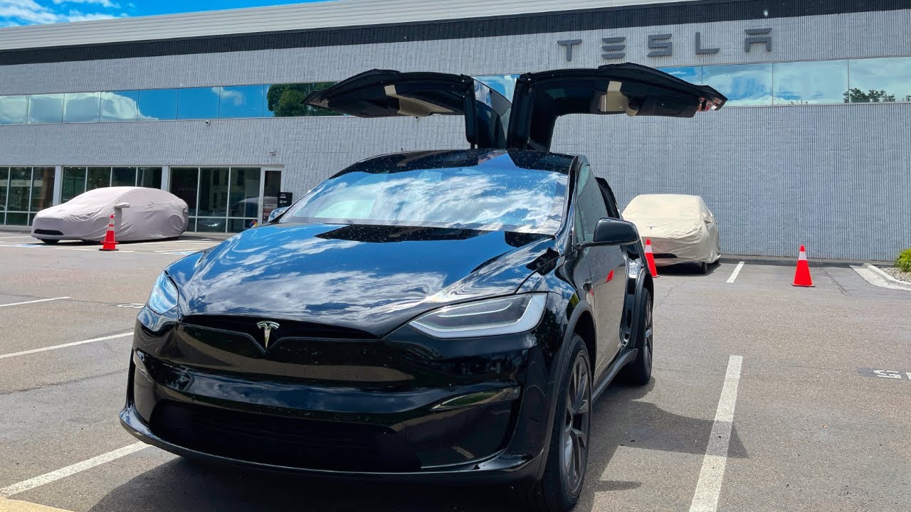 Принимаю доставку моего Tesla Model X Plaid