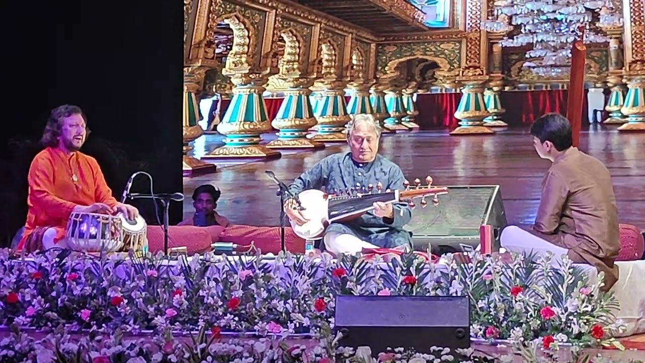 Rag Durga in 6+1/2 beats by Ustad Amjad Ali Khan with Pt Kumar Bose on tabla.