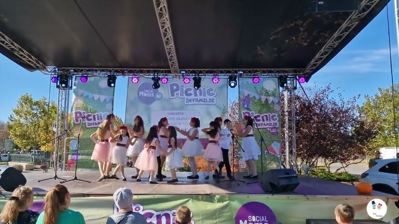 Grupul vocal Arta Jucăușă: „Iarba verde de acasă” - Spectacol în parcul Izvor octombrie 2023