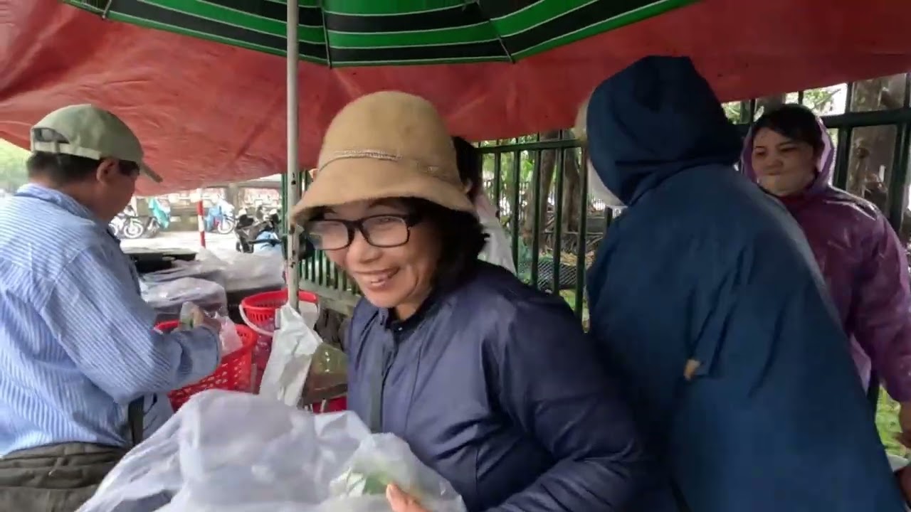 Nhóm Chị Em ở Houston -Texas Mỹ mời bệnh nhân B/V Huế 300 suất ăn trưa |Trân Trân Huế thương