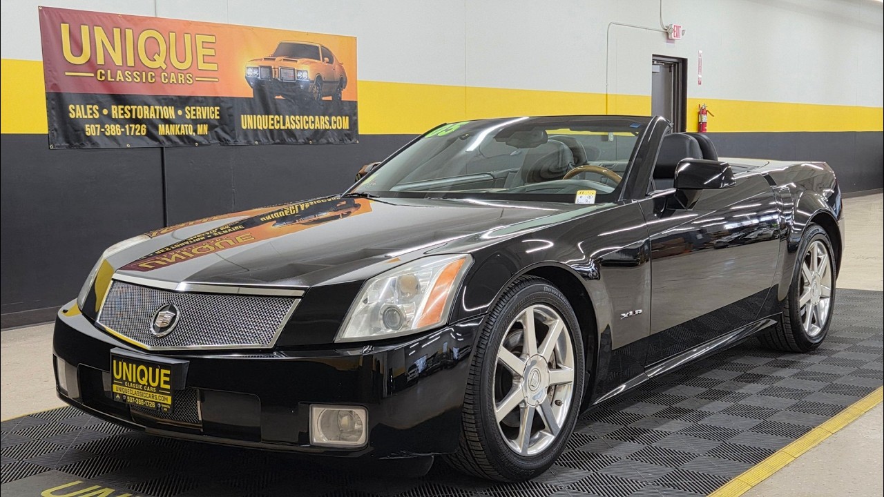 Продается Cadillac XLR 2005 года выпуска с убирающейся жесткой крышей.
