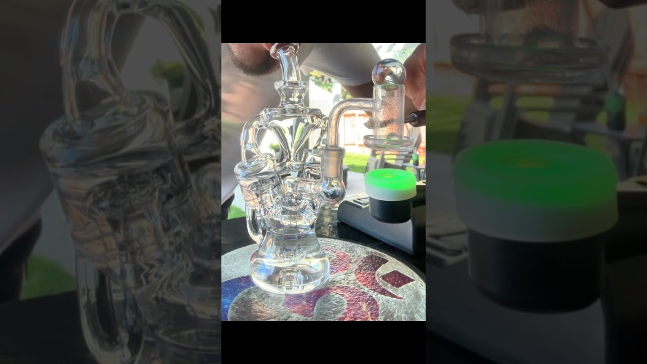 😶&zwj;🌫️ #420 #art #dabbingvideo #discoverpage #edits #fypシ #headyart #reels #repost