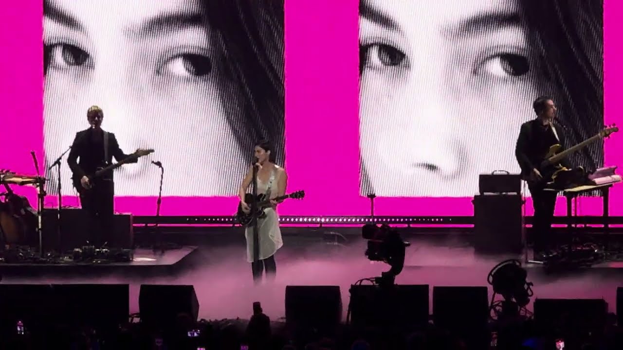 Gracie Abrams Live in New York - Z100 Jingle Ball 2024 (READ DESC)