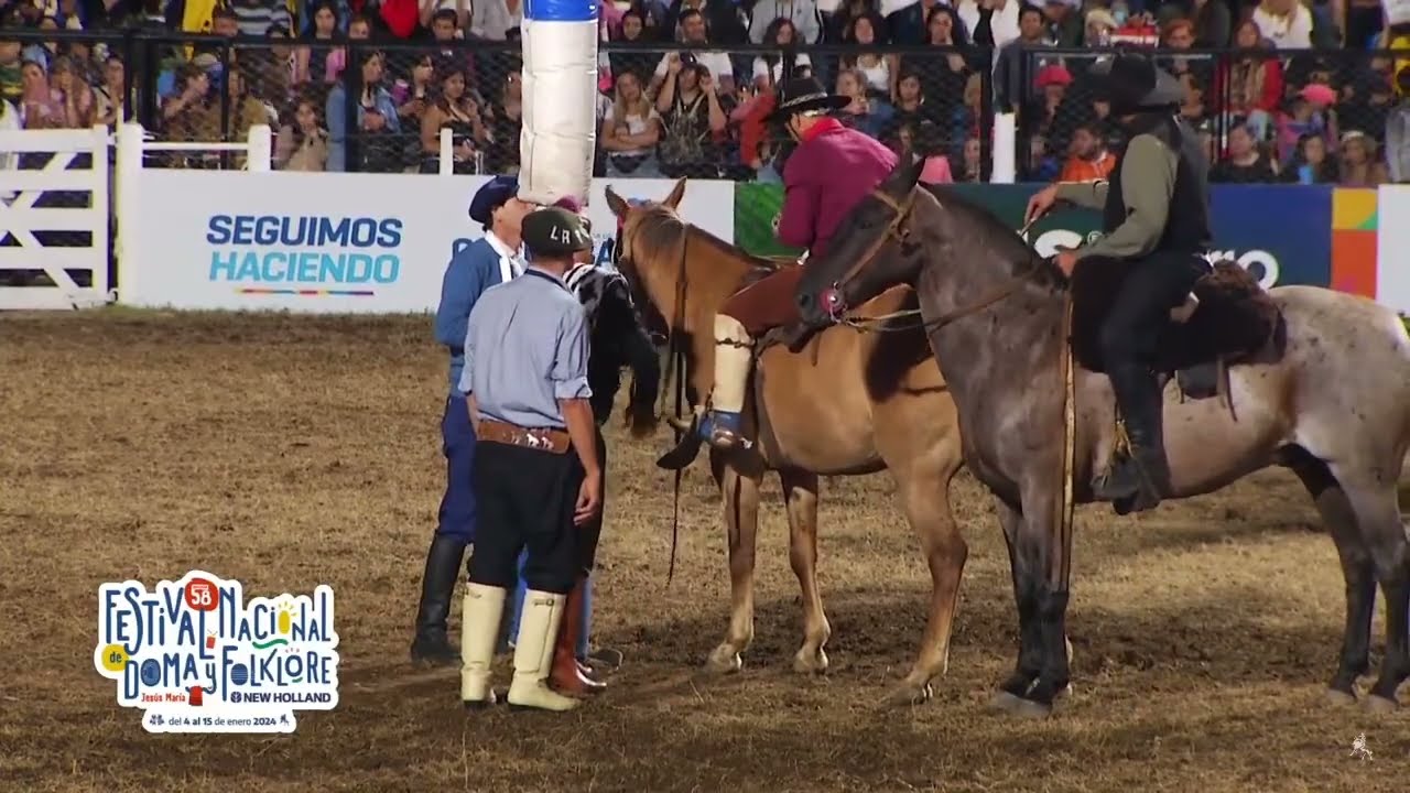 Jineteadas de caballos Festival de Doma y Folklore de Jes&uacute;s Mar&iacute;a 2023 noche 7