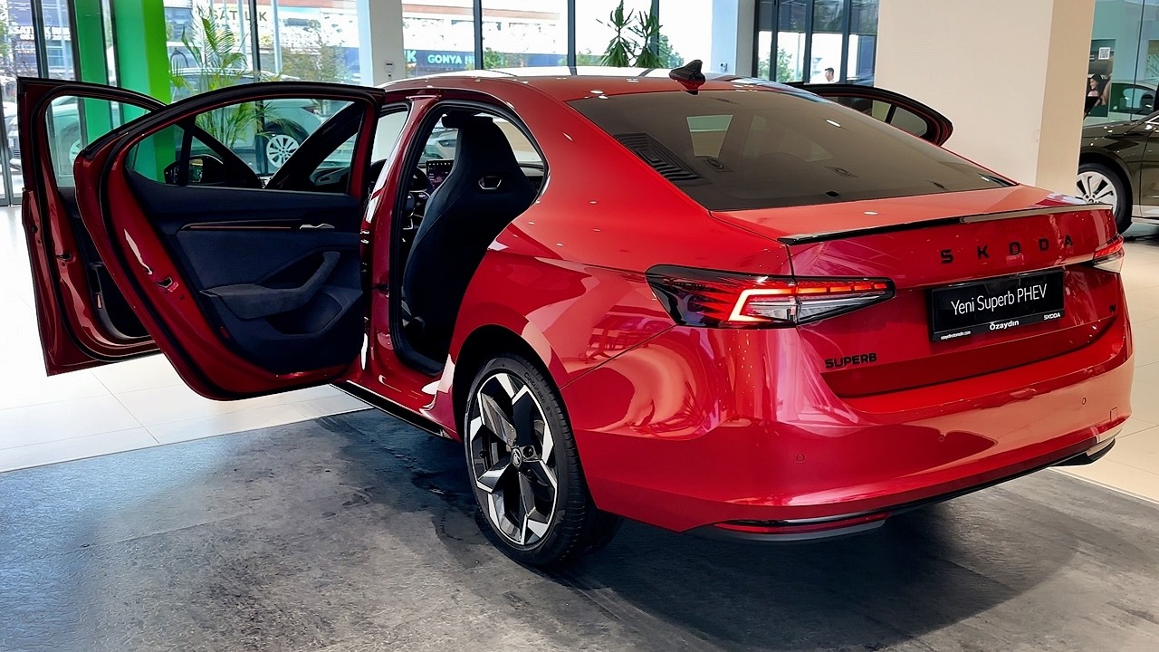 2026 Skoda Superb Sportline - Exterior and interior details