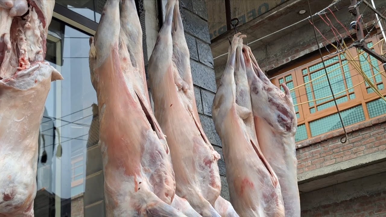 Потребители мяса в Кашмире теперь могут покупать отборное мясо по разным ценам.