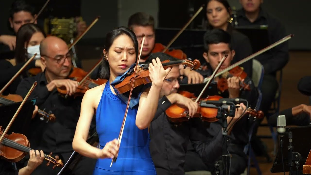 Max Bruch's Violin Concerto No 1 in G minor, Op  26   Nancy Zhou, violin