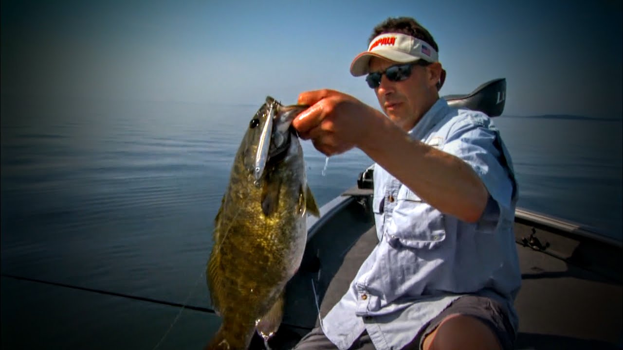 Propping Smallmouth - Lindner's Fishing Edge 2014 S5