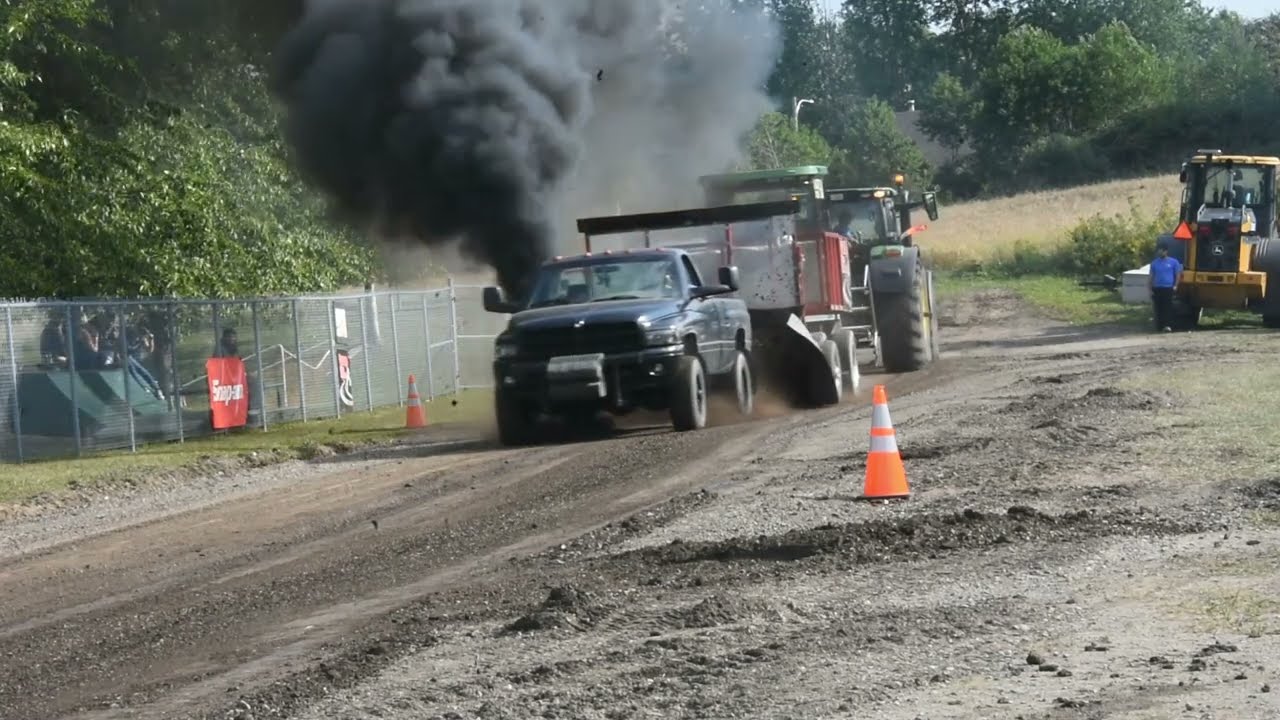 Tires de 4x4 sur terre battue Saint-Jean-de-Dieu 2024