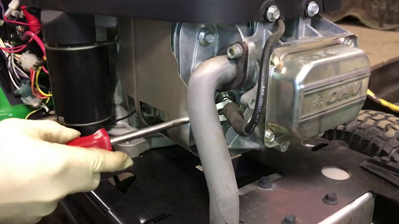 How to remove a spark plug John Deere D110