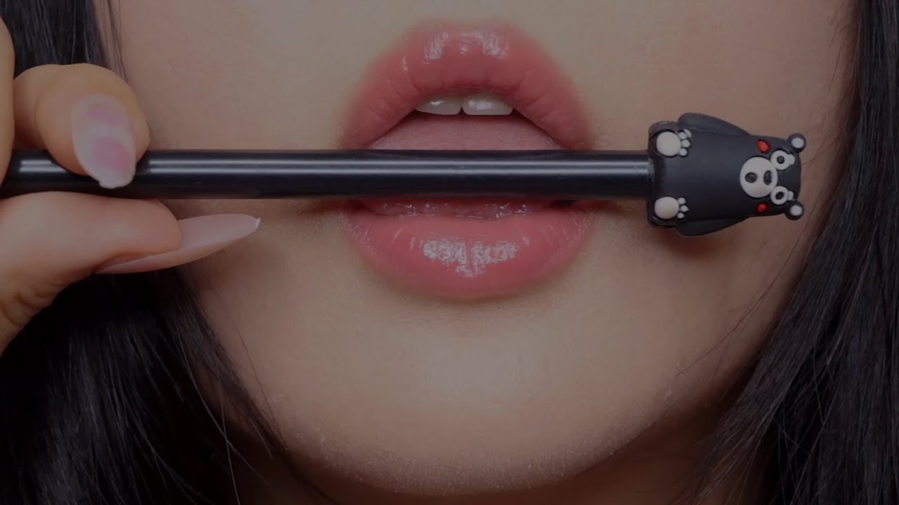 ASMR грызет ручку, звуки изо рта (крупный план)