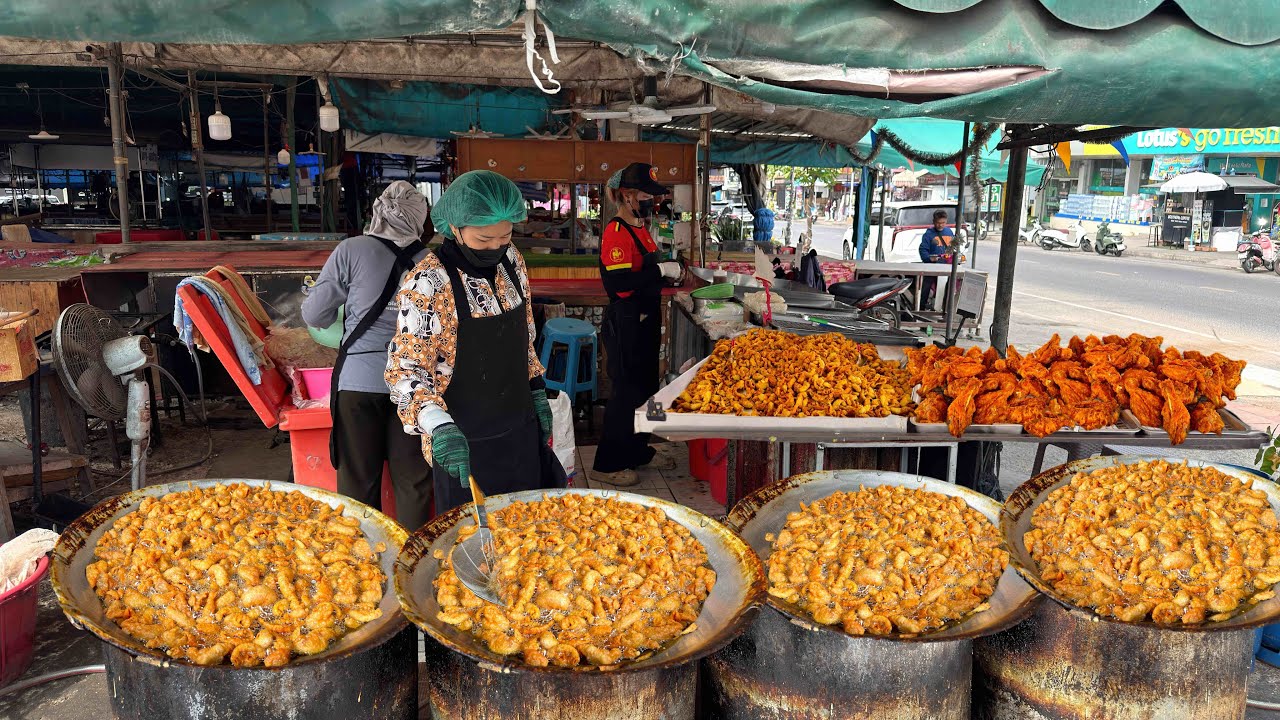 Sold Out in 3 Hours! Master Chef Fried 300 Kg of Crispy Chicken Skin | Thailand Street Food