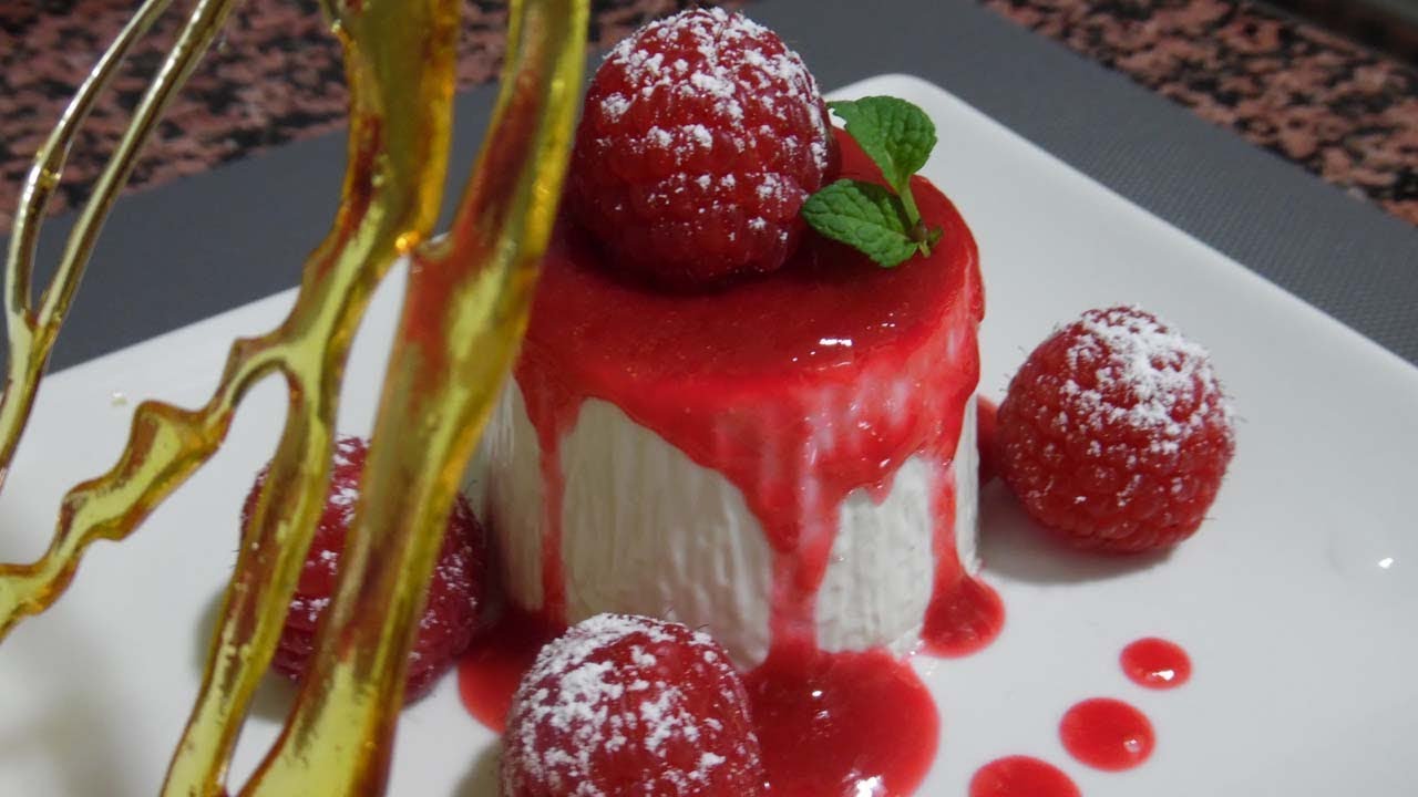 PANNA COTTA (o PANACOTA) con COULIS de FRAMBUESAS - Receta tradicional italiana