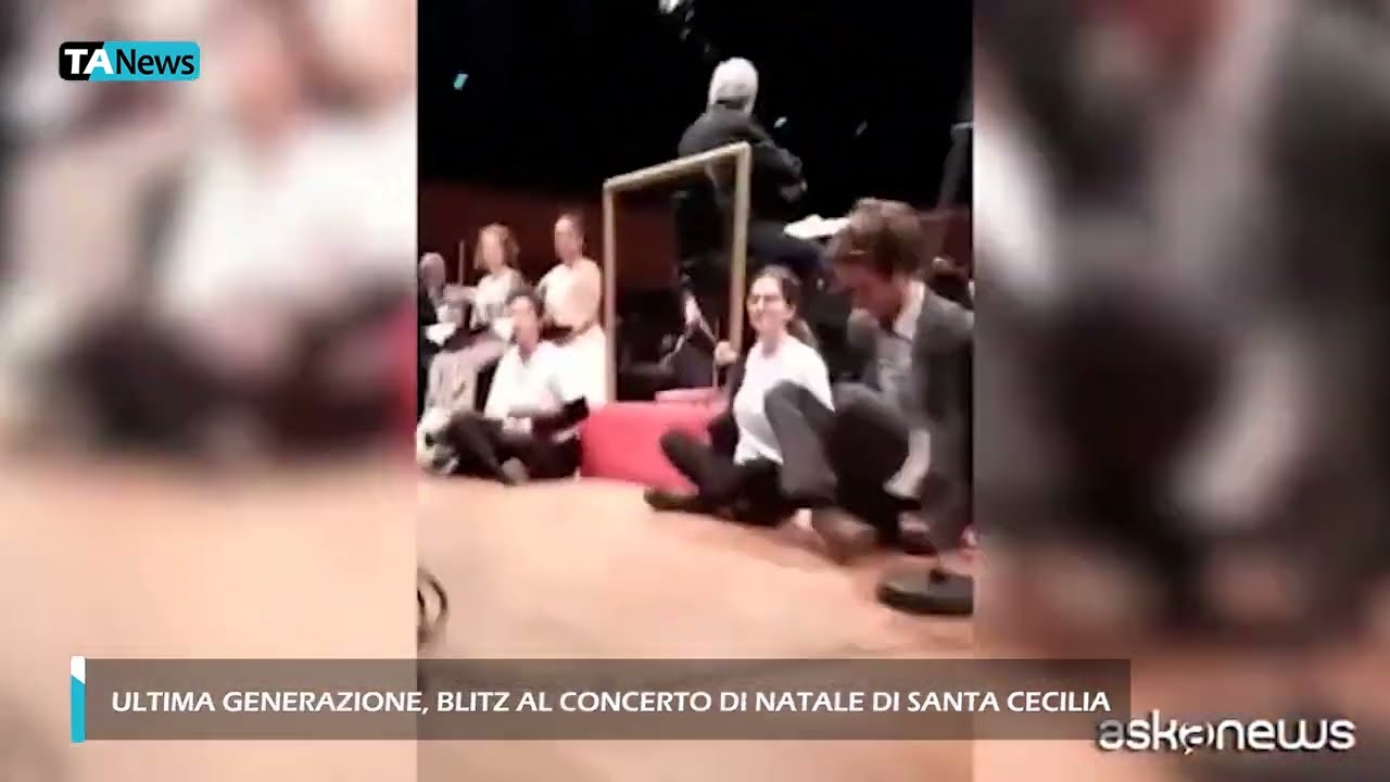 Ultima Generazione, blitz al concerto di Natale di Santa Cecilia