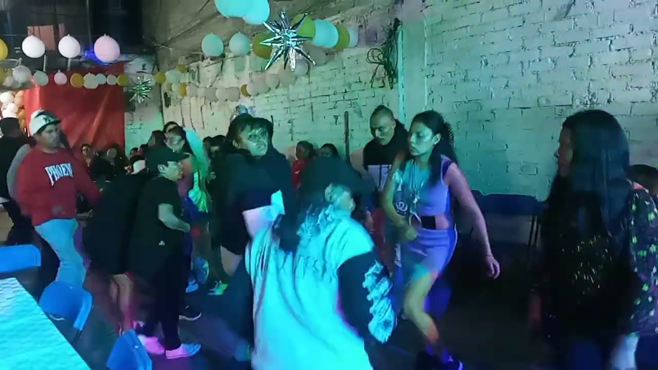 Rocker  la voz sonido incorregible                        barrio de sanmartin   1 set de musica ŕoc