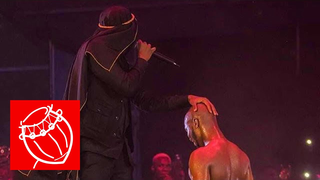 Mugeez (R2Bees) blesses King Promise at Ghana Meets Naija '18 | Ghana Music