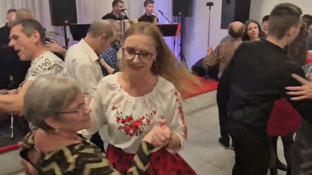Niech  żyje wolność!  Potańcówka w Mokrzcu  z  Kapelą Tomasza Stachury. 