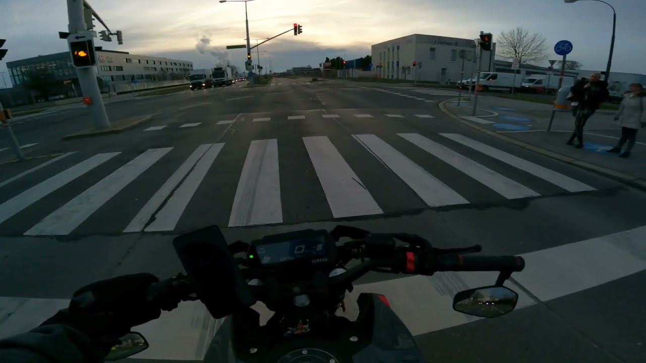🏍️💨 Morning Ride To School | YAMAHA MT-125 | Radical Racing Exhaust [4K]