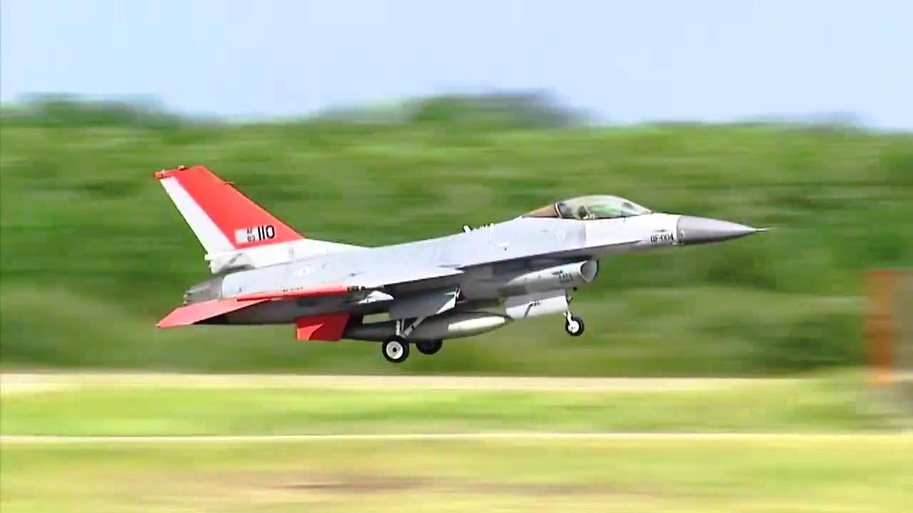 Boeing - QF-16 Unmanned Fighter Full Scale Aerial Target Full First Flight [720p]