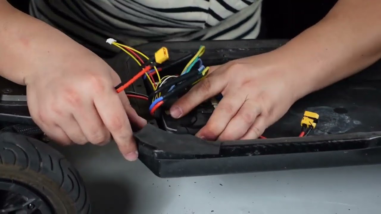 How to Install the Meepo Surge Top Mount Battery on Meepo Hurricane