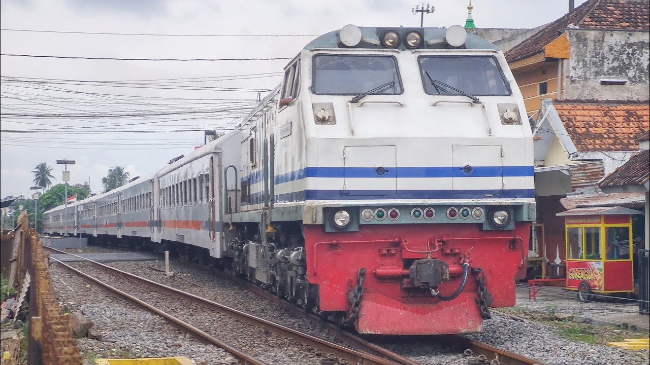 STASIUN KEPANJEN IBUKOTA KABUPATEN MALANG KECIL TAPI SEMUA KERETA EKSEKUTIF BERHENTI !
