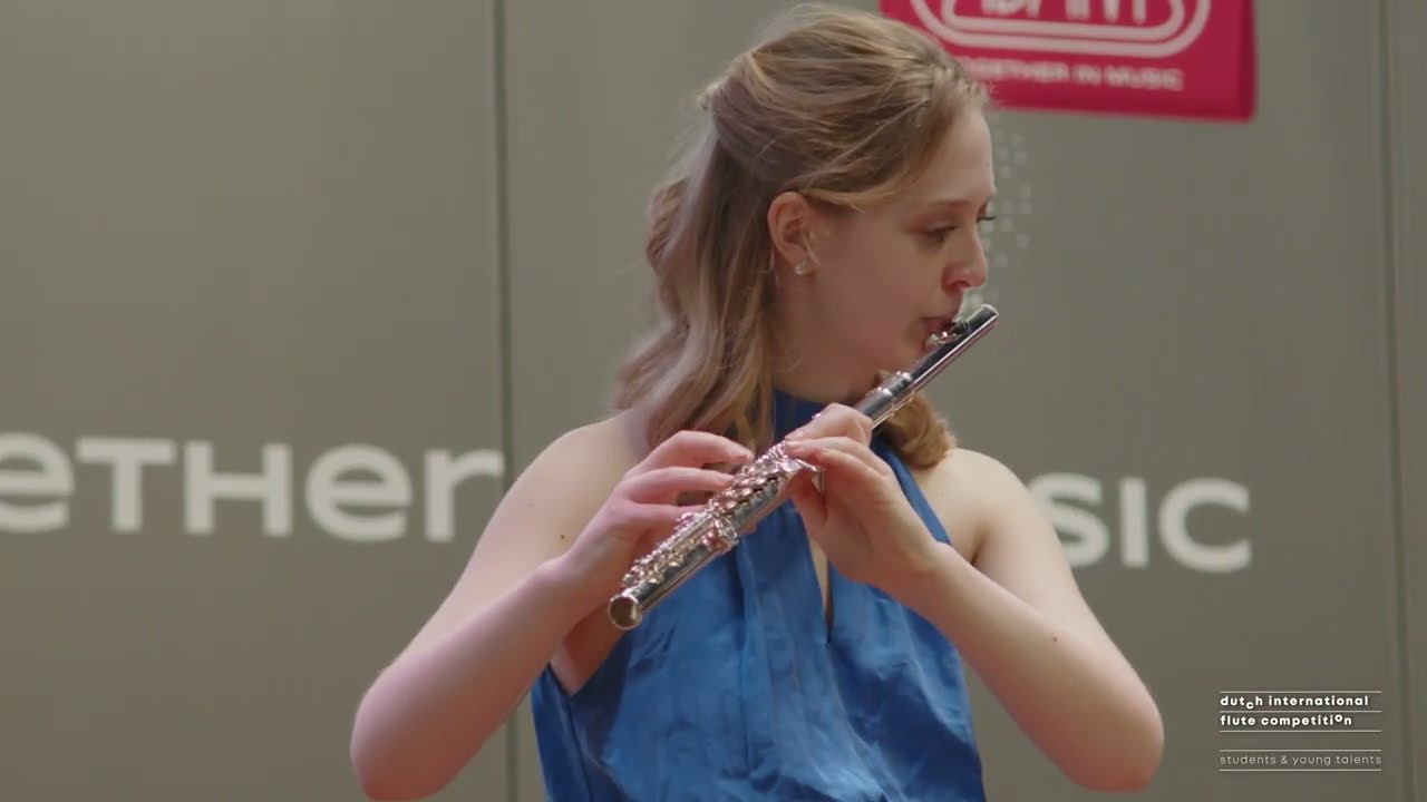 Eszter Bogi Réti plays C.P.  Stamitz: Flute Concerto in G (op. 29)