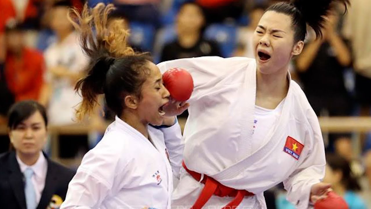 Nguyễn Thị Ngoan thắng võ sĩ Malaysia, đoạt HCĐ Karate SEA Games 32