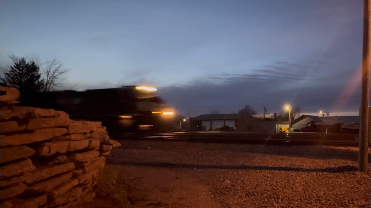 Eastbound NS intermodal 28X