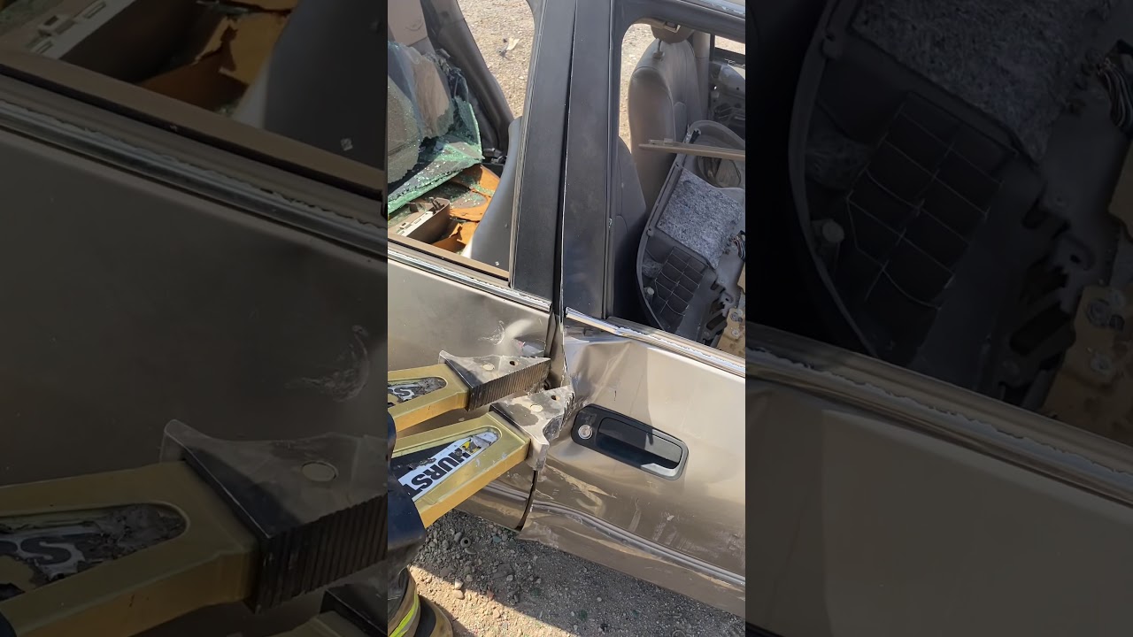 How to use spreaders(jaws of life) to separate the Nader pin
