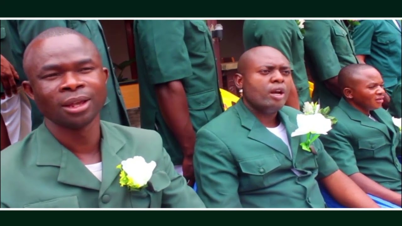 CHOREKI LUBUMBASHI dans ELAKA NA NGAI de l'album : 