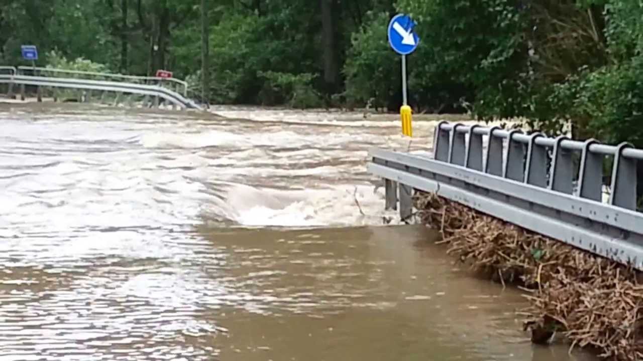 Lel&oacute;w zalany po nocnej ulewie 06.07.2013