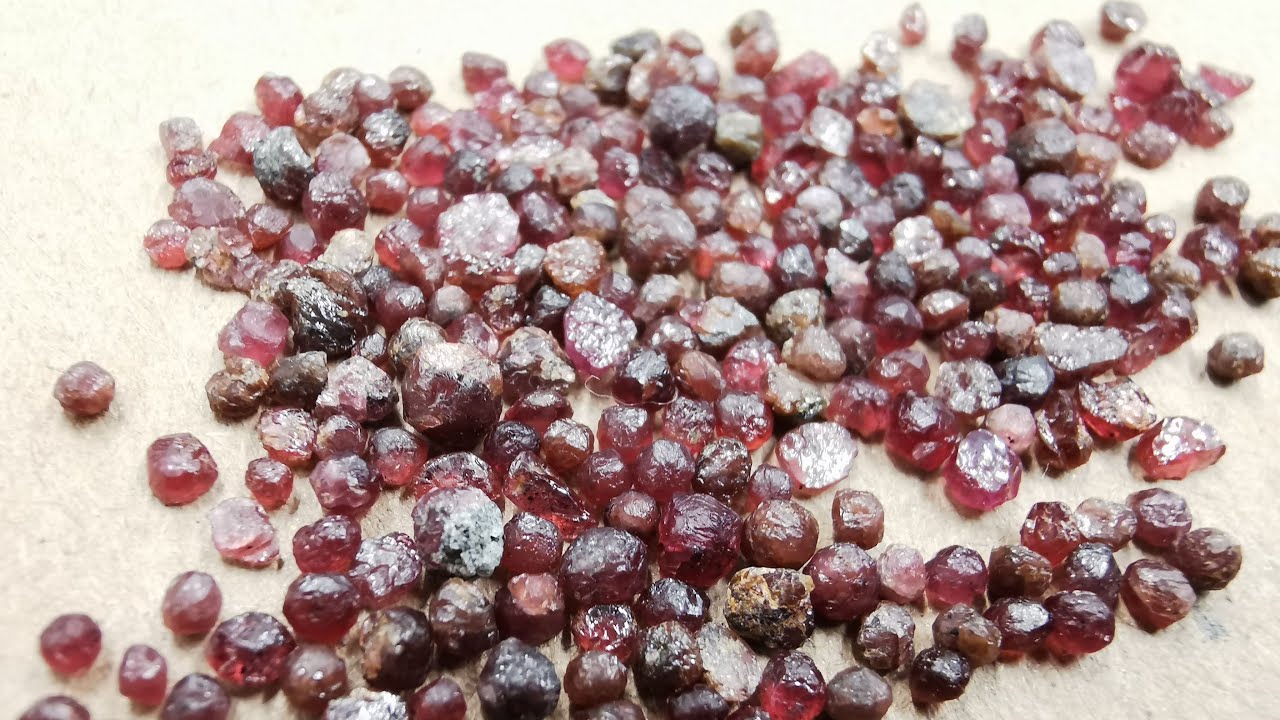 Almandine Garnet || Yale, British Columbia || Rockhounding