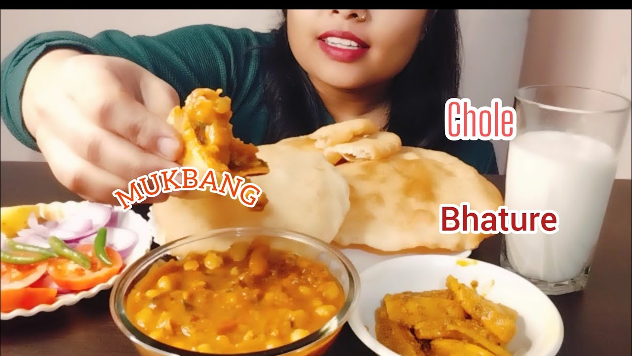 EATING: PUNJABI CHOLE BHATURE WID LASSI 😋🤤 | MUKBANG |  |  EATING SHOW  | 