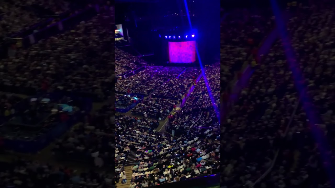 Full capacity at the  #o2arena #london