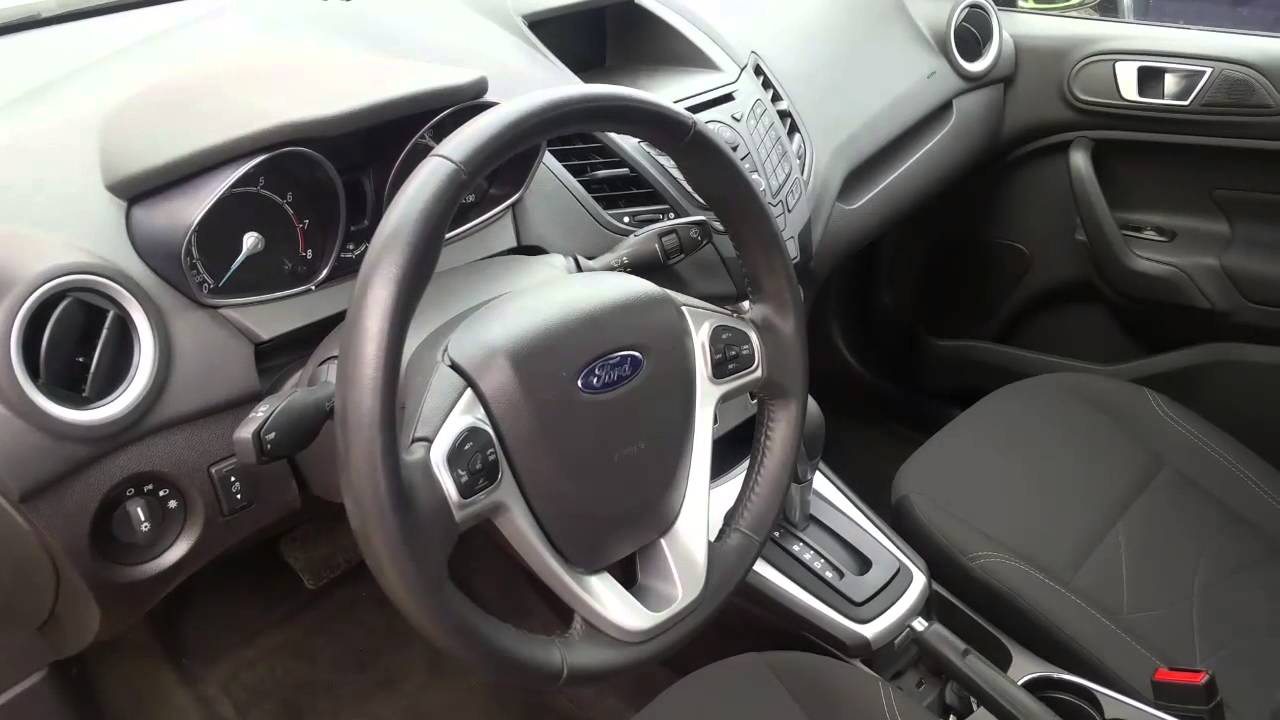 КАК СНЯТЬ И УСТАНОВИТЬ ПОВТОРНО ПОДУШКУ БЕЗОПАСНОСТИ ВОДИТЕЛЯ НА FORD FIESTA 2011-2017 ГОДОВ: ШАГ...