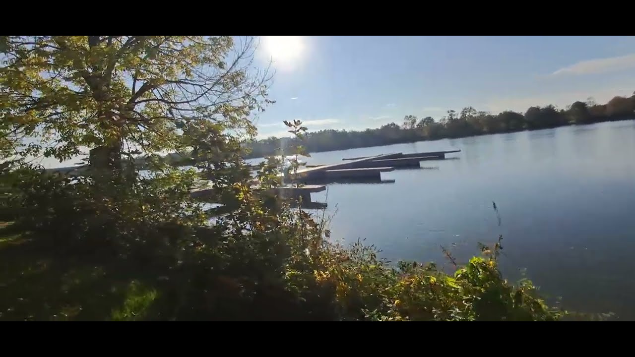 Herbst in Europe: A Peaceful River Journey Through Fall Foliage