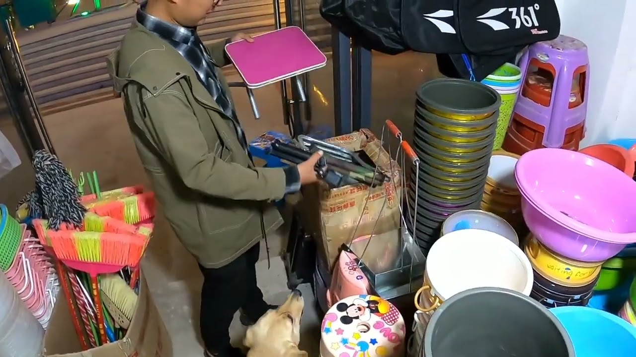 带狗狗旅行太欢乐了！晚上带胖妞在巴塘县溜达，把我俩笑的肚子疼