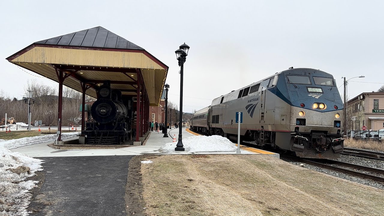 Amtrak 54 Vermonter | Arrival & Departure from White River Jn | 111 P42DC Locomotive | USA Trains |