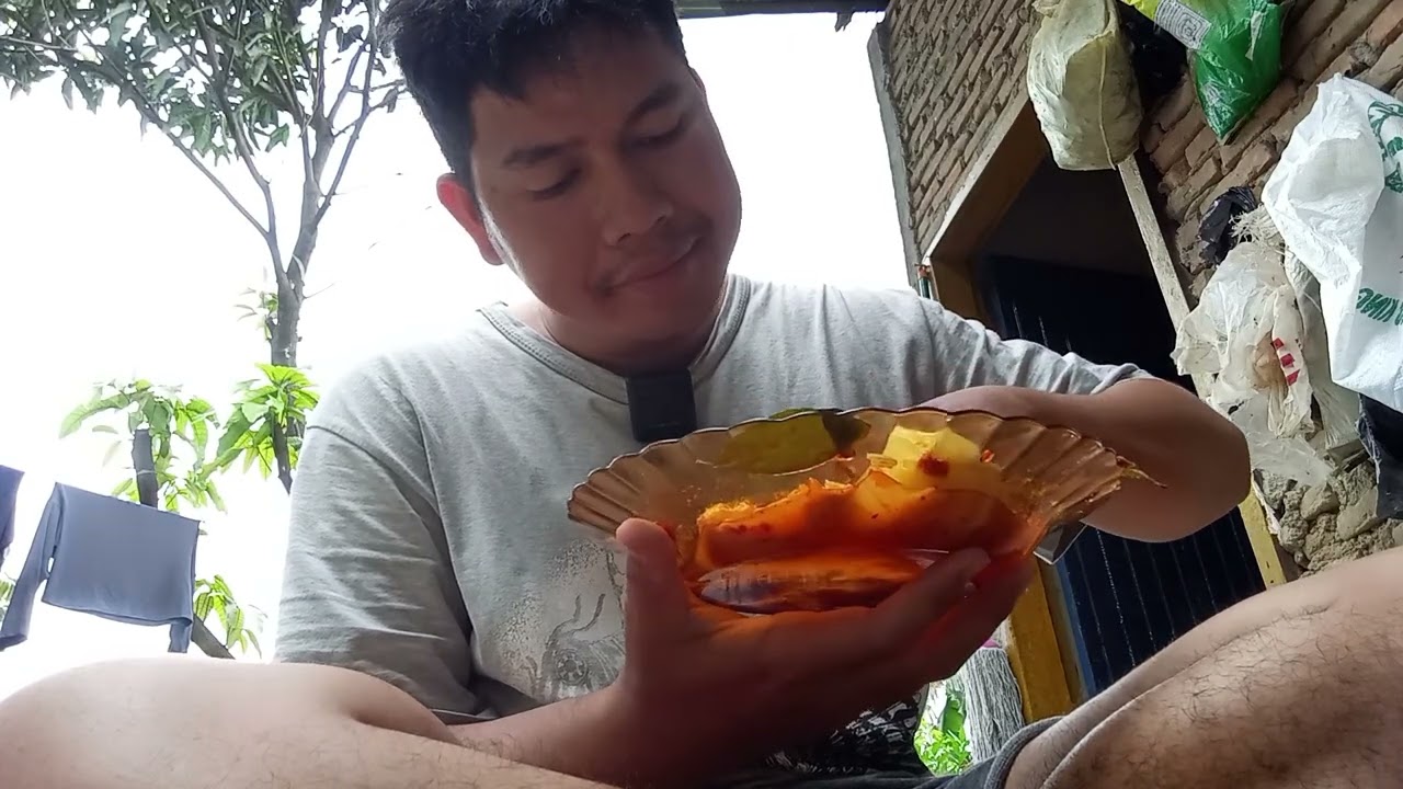 Lupa rekam pas lagi makan nasinya sudah mau habis