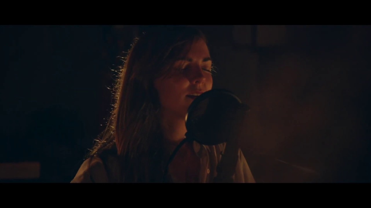 Sophia Ammann plays Leonard Cohen - Hey that's no way to say goodbye / Live Church Session