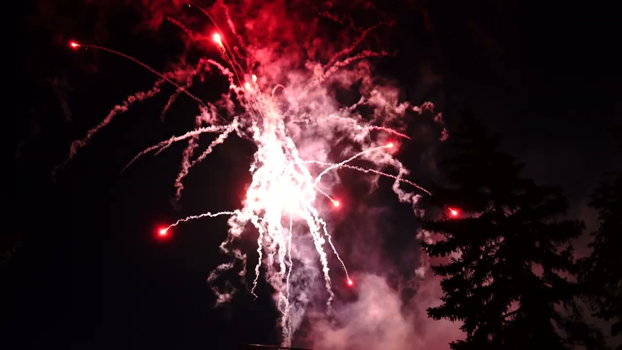 POV: Du musst rennen, weil das Feuerwerk eine halbe Stunde zu früh anfängt.