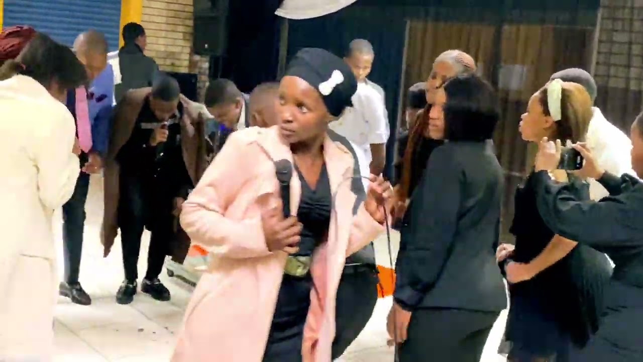 Brilliant Mangobe Ngobese - Bohlala bejabula chorus