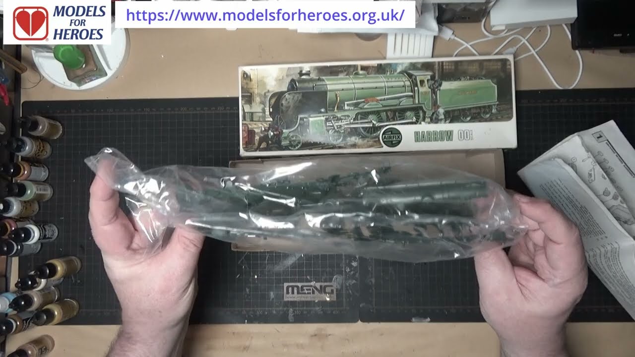 un boxing a Models for heros care package #models4heros #scalemodelling #models