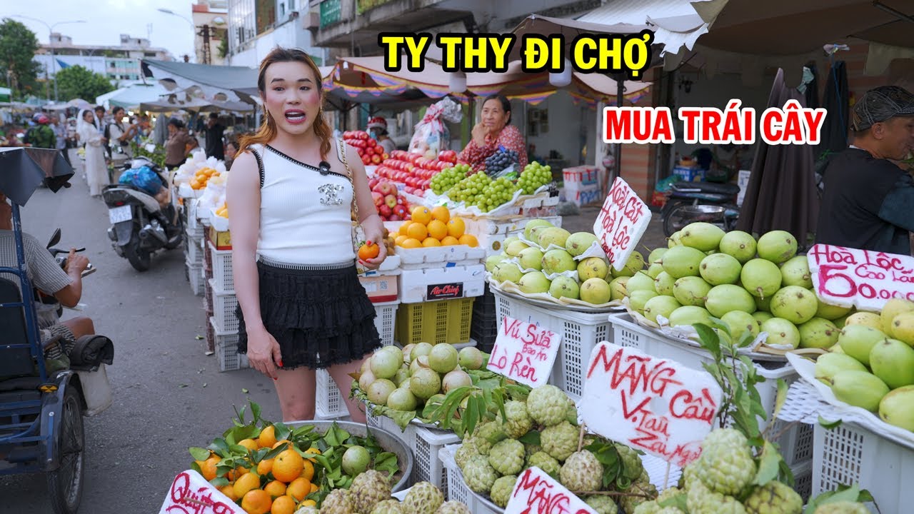 Ty Thy đi chợ mua Tr&aacute;i c&acirc;y - Ty Thy Vlog Gỏi đu đủ