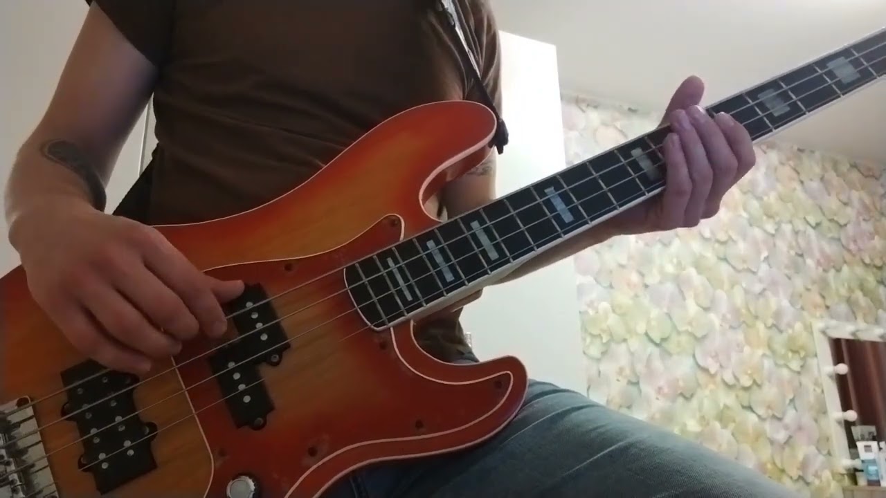 Мастеровой бас Fender  (реплика)