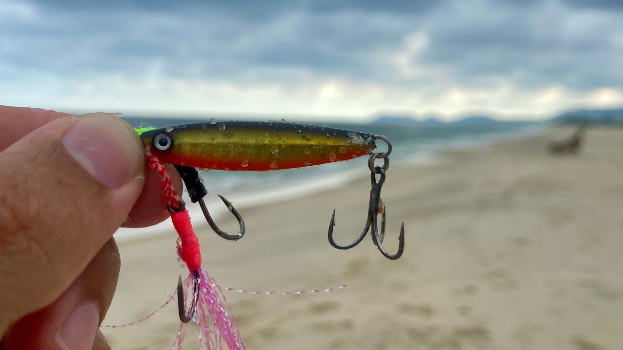 PESCARIA NA BEIRA DA PRAIA COM ESSA MICRO ISCA GARANTIU MUITO PEIXE NO FINAL DE TARDE