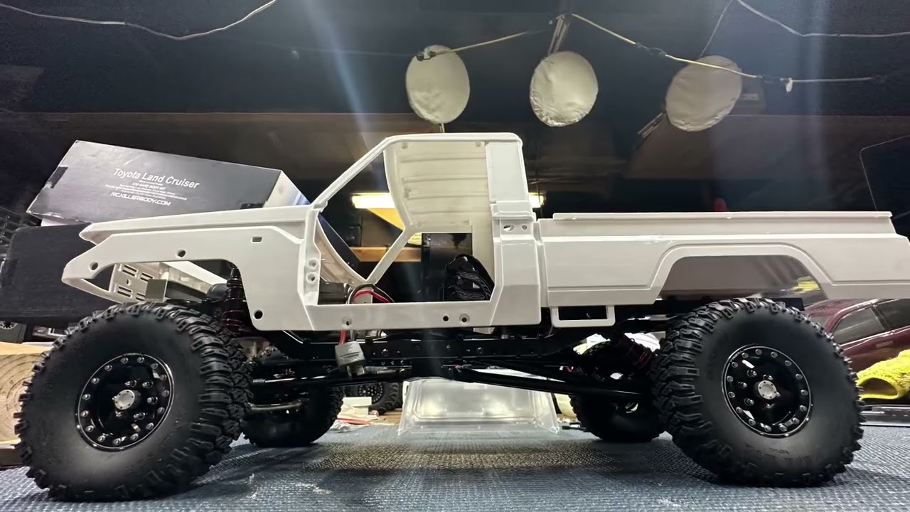 BRX01 BoomRacing chassis LC70 Killerbody hard body - Current build project.