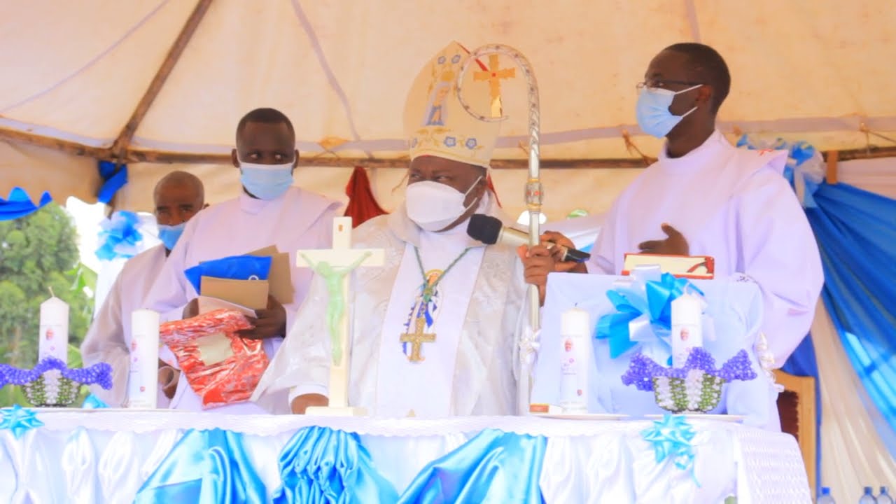 AVE MARIA || Wimbo wa maria ukiimbwa na Rev. Bishop Mairura in Ekegusii version (Obonene bwa Maria)