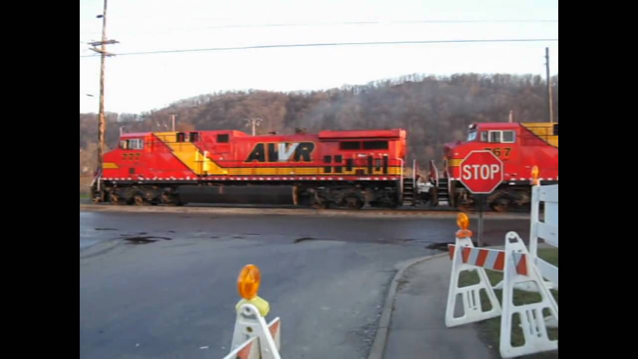 UNSTOPPABLE Police Train Chase