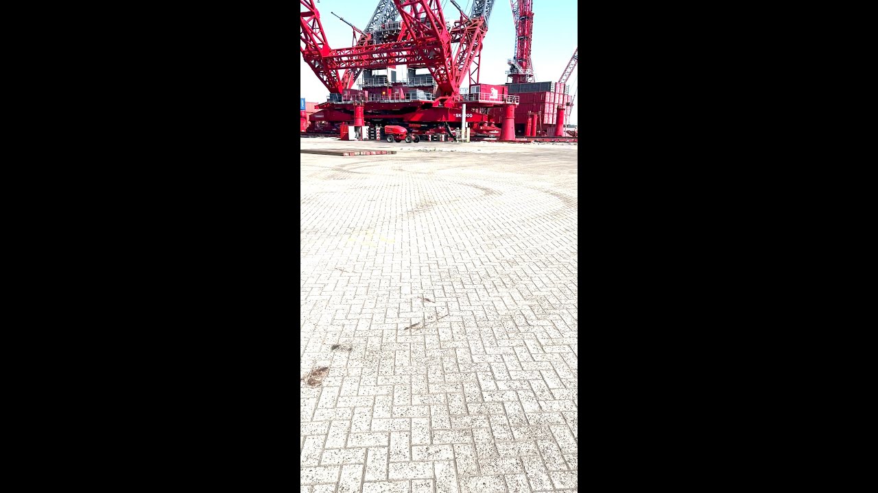 The SK6000 is now lifting loads as part of its commissioning phase!